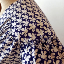 Charger l'image dans la galerie, 1940s - Gorgeous Lantern Sleeves Rayon Dress - W28.5 (72cm)