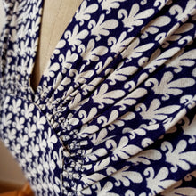Charger l'image dans la galerie, 1940s - Gorgeous Lantern Sleeves Rayon Dress - W28.5 (72cm)