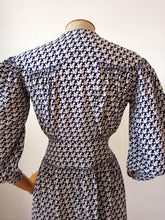 Charger l'image dans la galerie, 1940s - Gorgeous Lantern Sleeves Rayon Dress - W28.5 (72cm)