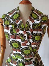 Charger l'image dans la galerie, 1950s - Stunning Novelty Sunflowers Barkcloth Dress - W26 (66cm)