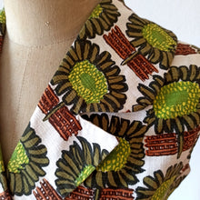 Charger l'image dans la galerie, 1950s - Stunning Novelty Sunflowers Barkcloth Dress - W26 (66cm)