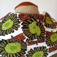 Charger l'image dans la galerie, 1950s - Stunning Novelty Sunflowers Barkcloth Dress - W26 (66cm)