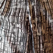 Laden Sie das Bild in den Galerie-Viewer, 1950s 1960s - GALERIES LAFAYETTE, Paris - Abstract Satin Dress - W27.5 (70cm)