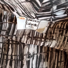 Laden Sie das Bild in den Galerie-Viewer, 1950s 1960s - GALERIES LAFAYETTE, Paris - Abstract Satin Dress - W27.5 (70cm)