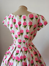 Charger l'image dans la galerie, 1950s 1960s - Adorable Floral Print Cotton Dress - W27.5 (70cm)