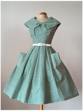 Charger l'image dans la galerie, 1950s - Iconic French Green Stripes Cotton Dress - W25 (64cm)