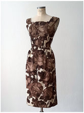 Charger l'image dans la galerie, 1950s - HADUCK MODELLE, Berlin - Stunning Roseprint Rayon Silk Dress - W29 (74cm)