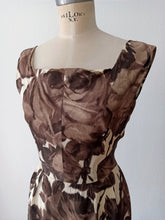 Charger l'image dans la galerie, 1950s - HADUCK MODELLE, Berlin - Stunning Roseprint Rayon Silk Dress - W29 (74cm)