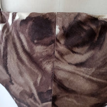 Charger l'image dans la galerie, 1950s - HADUCK MODELLE, Berlin - Stunning Roseprint Rayon Silk Dress - W29 (74cm)