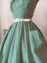 Charger l'image dans la galerie, 1950s - Iconic French Green Stripes Cotton Dress - W25 (64cm)