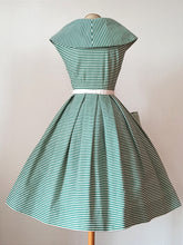 Charger l'image dans la galerie, 1950s - Iconic French Green Stripes Cotton Dress - W25 (64cm)