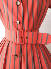 Charger l'image dans la galerie, 1950s 1960s - Fabulous Salmon Pink Striped Cotton Dress - W30 (76cm)