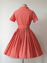 Charger l'image dans la galerie, 1950s 1960s - Fabulous Salmon Pink Striped Cotton Dress - W30 (76cm)