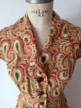 Cargar imagen en el visor de la galería, 1940s - Superb Tile Printed Rayon Dress - W28.5 (72cm)