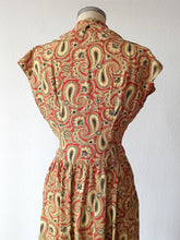 Cargar imagen en el visor de la galería, 1940s - Superb Tile Printed Rayon Dress - W28.5 (72cm)