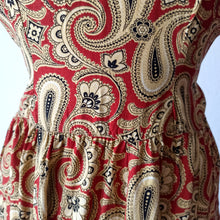 Cargar imagen en el visor de la galería, 1940s - Superb Tile Printed Rayon Dress - W28.5 (72cm)