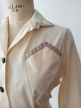 Charger l'image dans la galerie, 1940s 1950s - MAURICE-BOUSSAC, Paris - Barrel Buttons Blouse - W30 (76cm)