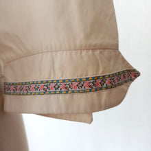 Charger l'image dans la galerie, 1940s 1950s - MAURICE-BOUSSAC, Paris - Barrel Buttons Blouse - W30 (76cm)