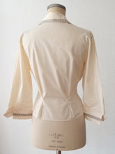 Charger l'image dans la galerie, 1940s 1950s - MAURICE-BOUSSAC, Paris - Barrel Buttons Blouse - W30 (76cm)