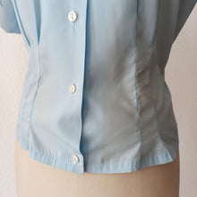 Cargar imagen en el visor de la galería, 1950s - COUTURE, France - Cute Baby Blue Cotton Blouse - W34.5 (88cm)