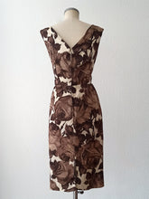 Charger l'image dans la galerie, 1950s - HADUCK MODELLE, Berlin - Stunning Roseprint Rayon Silk Dress - W29 (74cm)
