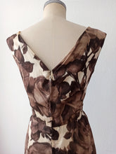Charger l'image dans la galerie, 1950s - HADUCK MODELLE, Berlin - Stunning Roseprint Rayon Silk Dress - W29 (74cm)