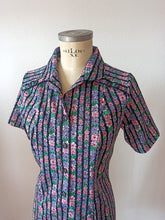 Laden Sie das Bild in den Galerie-Viewer, 1960s - Tricote de Luxe Floral Dress - Sz 44