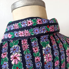 Laden Sie das Bild in den Galerie-Viewer, 1960s - Tricote de Luxe Floral Dress - Sz 44
