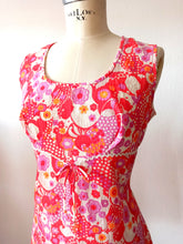 Carica l'immagine nel visualizzatore di Gallery, 1960s - Gorgeous Psychedelic Dress - Sz 42 - W33 (84cm)
