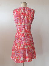 Carica l'immagine nel visualizzatore di Gallery, 1960s - Gorgeous Psychedelic Dress - Sz 42 - W33 (84cm)