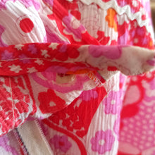 Carica l'immagine nel visualizzatore di Gallery, 1960s - Gorgeous Psychedelic Dress - Sz 42 - W33 (84cm)