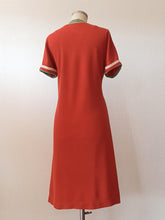 Laden Sie das Bild in den Galerie-Viewer, 1960s - LAMINETTE, France - Lovely Tile Knit Dress - Sz 44