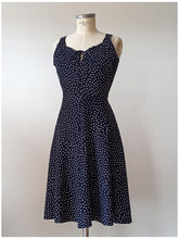 Laden Sie das Bild in den Galerie-Viewer, 1970s - EXCLUSIVE FASHION - Summer Dotted Dress - Sz 40 - W31 (78cm)