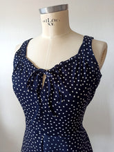 Laden Sie das Bild in den Galerie-Viewer, 1970s - EXCLUSIVE FASHION - Summer Dotted Dress - Sz 40 - W31 (78cm)