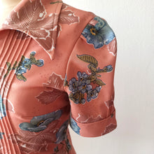 Laden Sie das Bild in den Galerie-Viewer, 1970s - Does 40s Front Zipper Floral Dress - W31 (80cm)