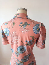 Laden Sie das Bild in den Galerie-Viewer, 1970s - Does 40s Front Zipper Floral Dress - W31 (80cm)