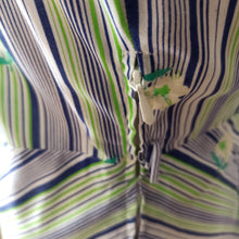 Laden Sie das Bild in den Galerie-Viewer, 1970s - Adorable Floral Striped Dress - W33 (84cm)