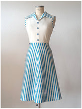 Laden Sie das Bild in den Galerie-Viewer, 1960s - Gorgeous Striped Dress - W28.5 (72cm)