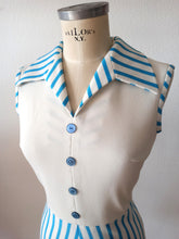 Laden Sie das Bild in den Galerie-Viewer, 1960s - Gorgeous Striped Dress - W28.5 (72cm)