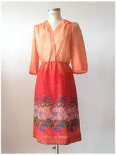 Laden Sie das Bild in den Galerie-Viewer, 1970s - Lovely Mosaic Print Dress - W31 (80cm)