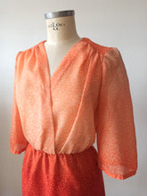 Laden Sie das Bild in den Galerie-Viewer, 1970s - Lovely Mosaic Print Dress - W31 (80cm)