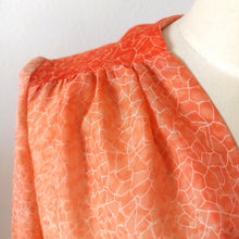 Laden Sie das Bild in den Galerie-Viewer, 1970s - Lovely Mosaic Print Dress - W31 (80cm)