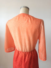 Laden Sie das Bild in den Galerie-Viewer, 1970s - Lovely Mosaic Print Dress - W31 (80cm)