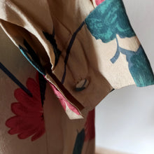 Carica l'immagine nel visualizzatore di Gallery, 1960s 1970s - Exquisite Floral Silk Dress - W27 (68cm)