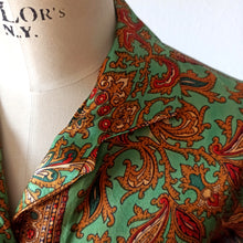 Laden Sie das Bild in den Galerie-Viewer, 1960s - Precious Rayon Satin Blouse