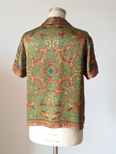 Laden Sie das Bild in den Galerie-Viewer, 1960s - Precious Rayon Satin Blouse