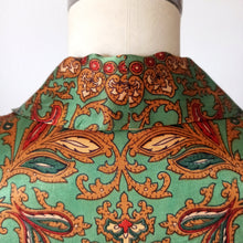 Laden Sie das Bild in den Galerie-Viewer, 1960s - Precious Rayon Satin Blouse