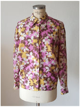 Laden Sie das Bild in den Galerie-Viewer, 1960s - HHKG, Germany - Stunning Floral Blouse - Sz 53