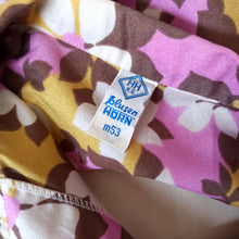 Laden Sie das Bild in den Galerie-Viewer, 1960s - HHKG, Germany - Stunning Floral Blouse - Sz 53