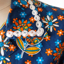Carica l'immagine nel visualizzatore di Gallery, 1960s 1970s - Adorable Floral Cotton Pockets Blouse